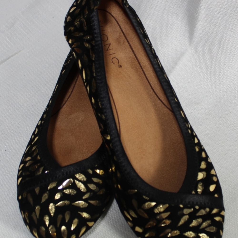 Vionic Black and Gold Leaf Design Flats